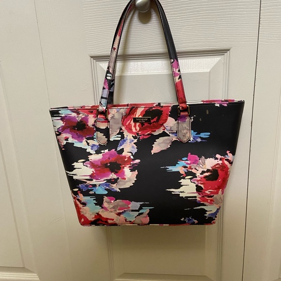 KATE SPADE ♠️ floral bag you are going to love. CUTE for any occasion. - Picture 2 of 11